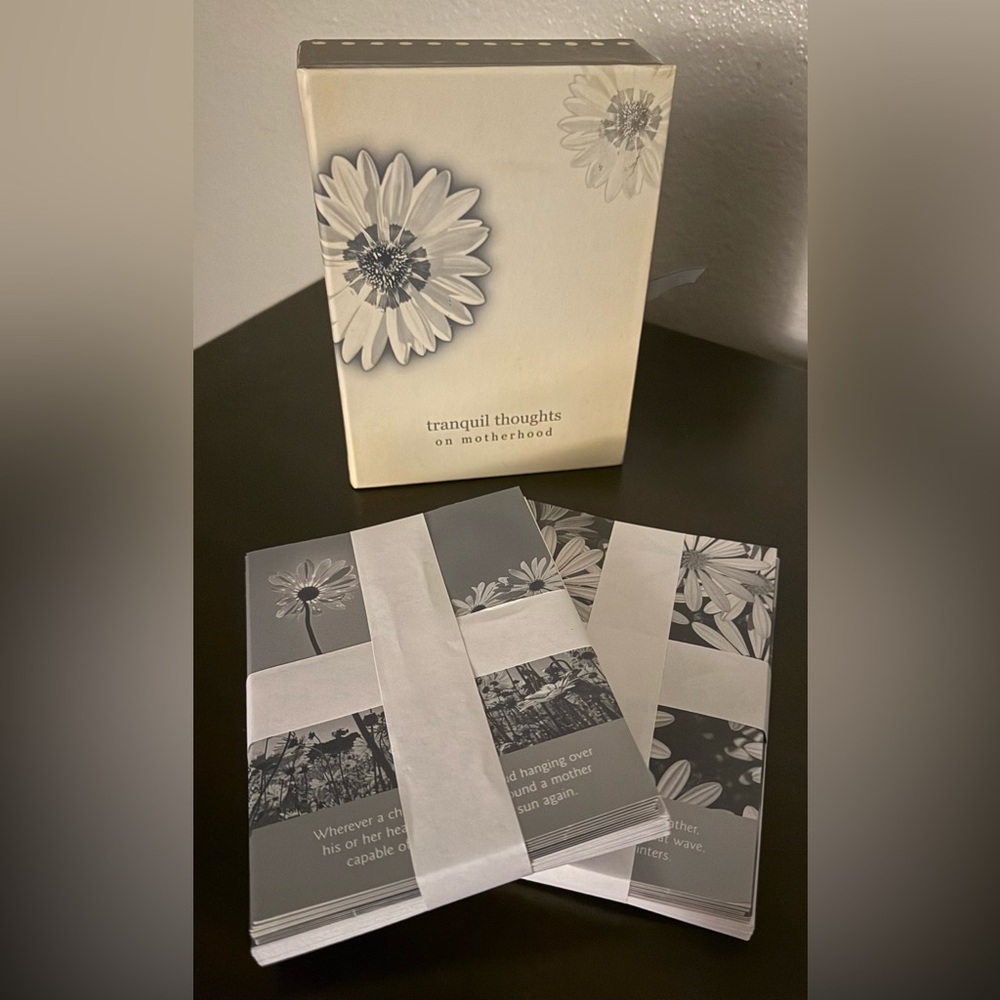 Tranquil Thoughts on Motherhood Note Card Set | Floral Stationery Gift 20 Cards - Picture 3 of 4